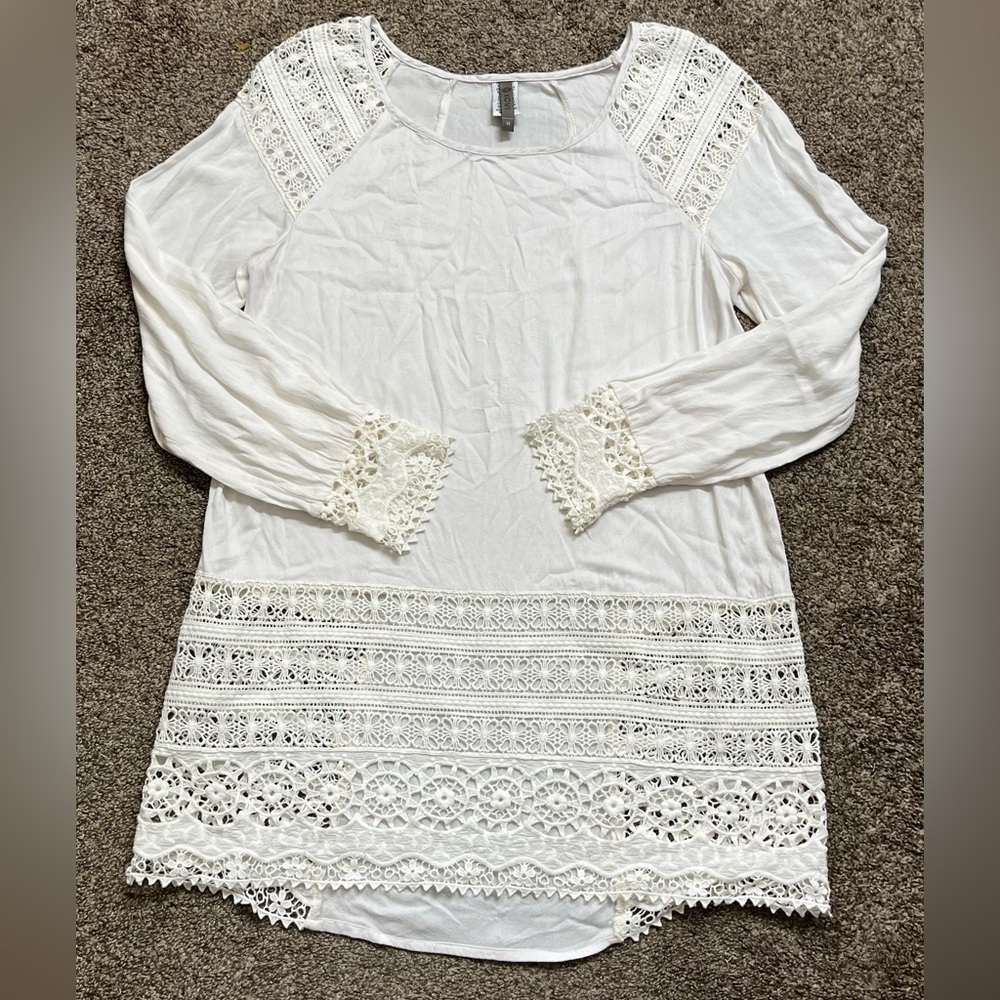 XCVI White Lace Blouse with Relaxed Fit